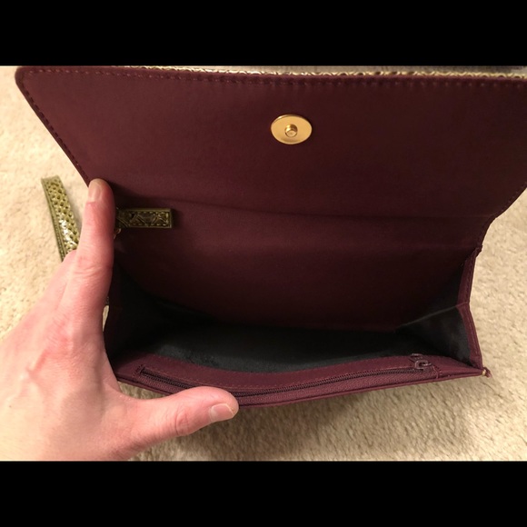 Purple croc embossed handbag - Picture 7 of 8